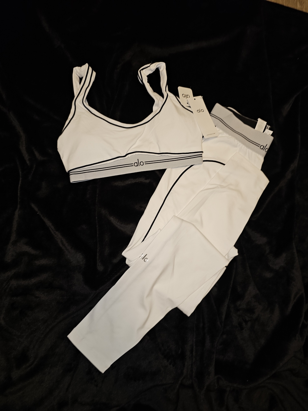 ALO Yoga White Sports Bra and Leggings Set with Black Trim